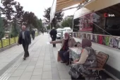 5 tır dolusu kitabı bulunan öğretim üyesinin kitapları konutuna sığmadı sokağa taştı
