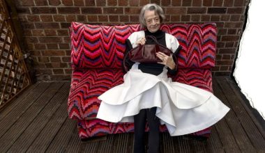 88 yaşındaki oyuncu Maggie Smith ünlü markanın yüzü oldu