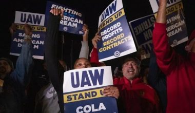 ABD’de grev yapan otomotiv çalışanları, Ford ile süreksiz muahedeye vardı