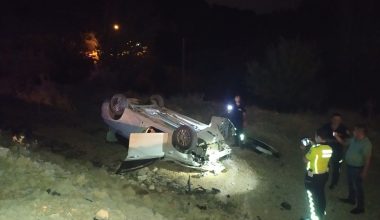 Adıyaman’ın Besni ilçesinde araba şarampole devrildi, 4 kişi yaralandı