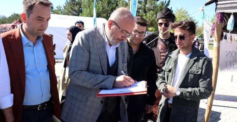 AK Parti Kütahya Vilayet Lideri Üniversiteli Gençlerle Buluştu