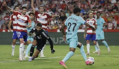 Barcelona bir puanı kurtardı