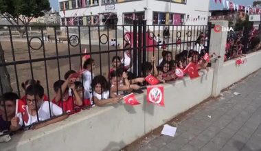 Cumhuriyet’in 100. yılını kutlayan küçük kız gözyaşlarına hakim olamadı: ‘Duygulandım’