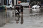 Düzce’de Sağanak Yağış Sonrası Yollar ve İş Yerleri Sular Altında Kaldı