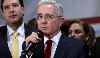 Eski Cumhurbaşkanı Uribe, hakim karşısına çıkabilir