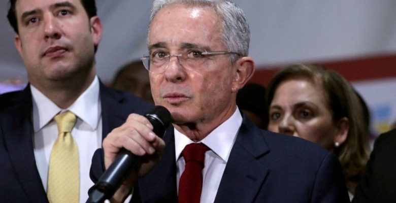 Eski Cumhurbaşkanı Uribe, hakim karşısına çıkabilir