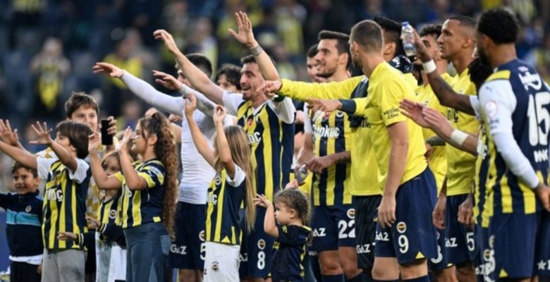 Fenerbahçe savunması duvar gibi! Kaleyi göstermiyor…