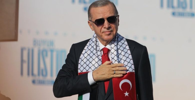 Fransız haber ajansı Cumhuriyet’in 100’üncü yılı kutlamalarını bu türlü duyurdu