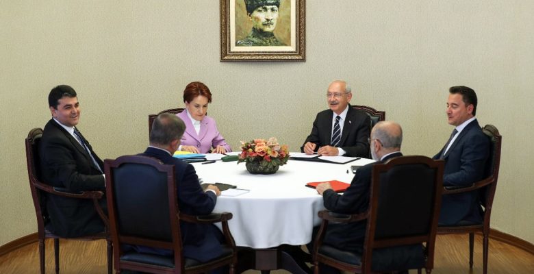 Gelecek Partisi yerelde ittifak için CHP kongresini işaret etti