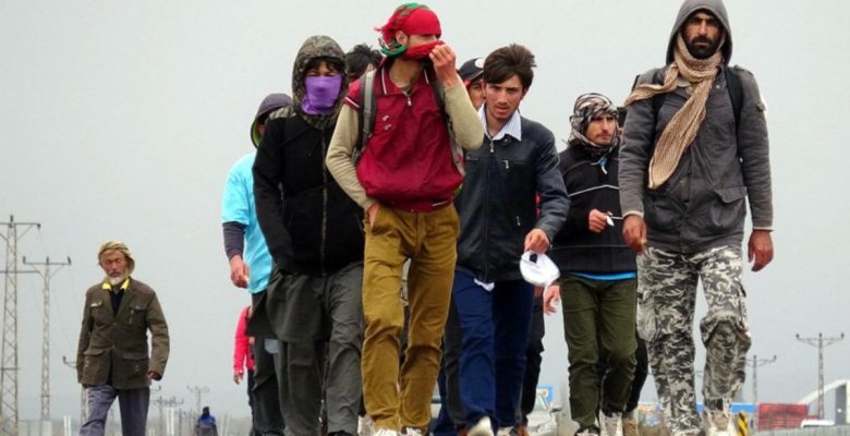 Göçmenler yüzünden maaşımız düşüyor