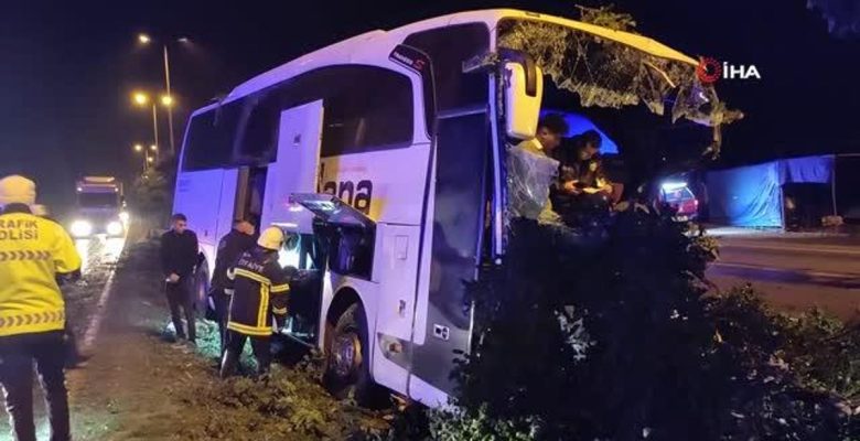 Kayseri’de denetimden çıkan otobüs aydınlatma direğine çarptı: 16 yaralı