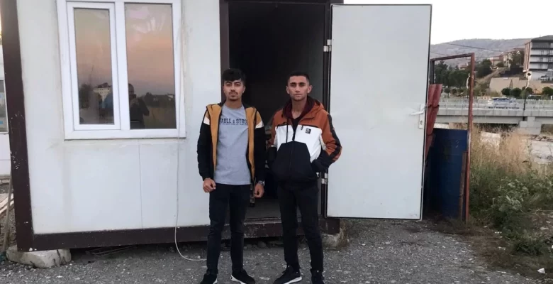Konteynerde kalan iki üniversiteli Vali Doruk’un sayesinde pansiyona kavuştu