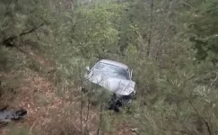 Sakarya’da Araba Uçuruma Yuvarlandı: 3 Kişi Yaralandı