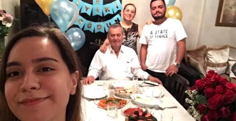 Sarsıntıda Ailesini Kaybeden Genç, Evsiz Kalıyor