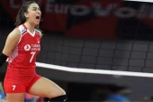 Sen ne yaptın Hande! Ulusal voleybolcunun düğünde giydiği elbisenin önü farklı ardı başka olay