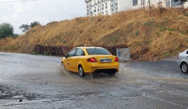 Tekirdağ!da sağanak! 10 dakikada yollar dereye döndü…