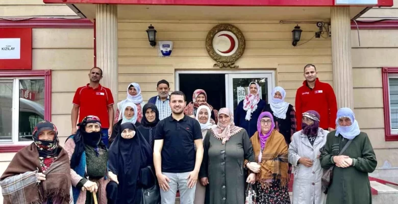 Türk Kızılay Ağrı Şubesi, Yaşlılar Haftası’nda sürpriz aktiflik düzenledi