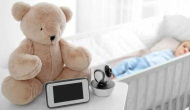 Tüyler ürpertici olay: Bebek monitöründe erkek sesi duydular