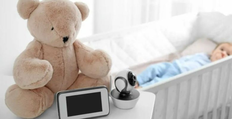 Tüyler ürpertici olay: Bebek monitöründe erkek sesi duydular