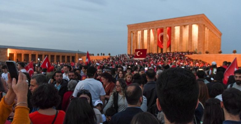 10 Kasım şiirleri: Atatürk hürmet ve minnetle anılıyor
