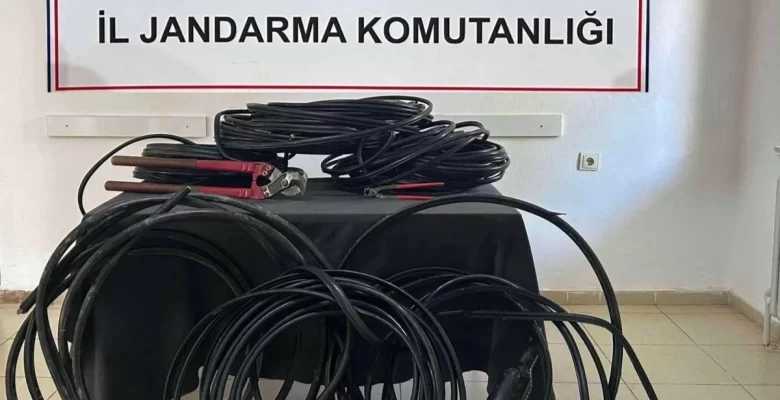 Adıyaman’da Haberleşme ve Güç Nakil Kablolarını Çalan 2 Şahıs Yakalandı