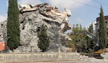 Adıyaman’da zelzele sonrası yıkım çalışmaları hızlandı
