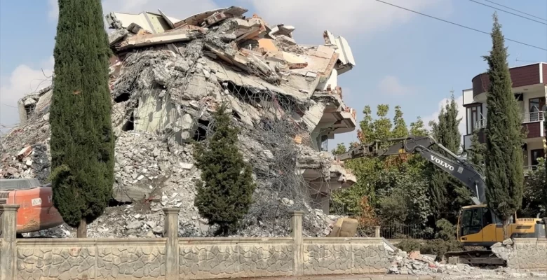 Adıyaman’da zelzele sonrası yıkım çalışmaları hızlandı