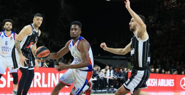 Anadolu Efes, Virtus Bologna’ya 93-81 yenildi