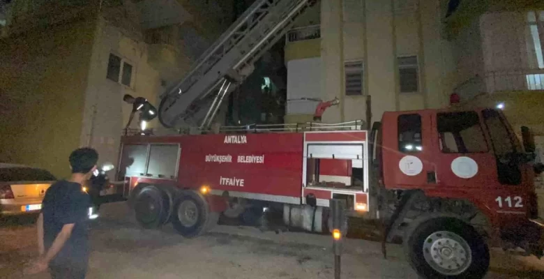 Antalya’da bir pide fırınında çıkan yangın paniğe neden oldu