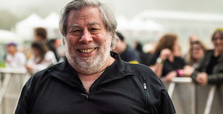 Apple’ın kurucu ortağı apar topar hastaneye kaldırıldı