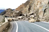 Artvin-Ardahan Karayolu Heyelan Nedeniyle Ulaşıma Kapandı