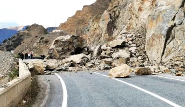 Artvin-Ardahan Karayolu Heyelan Nedeniyle Ulaşıma Kapandı
