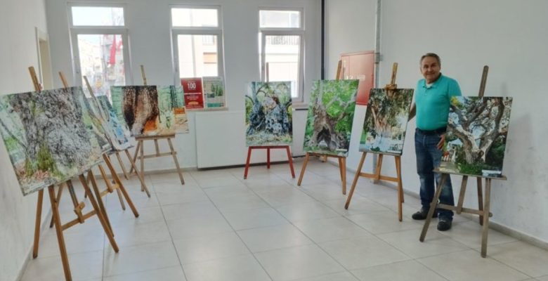 Ata’nın izindeki gazeteci Akansu İzmir’de stant açtı