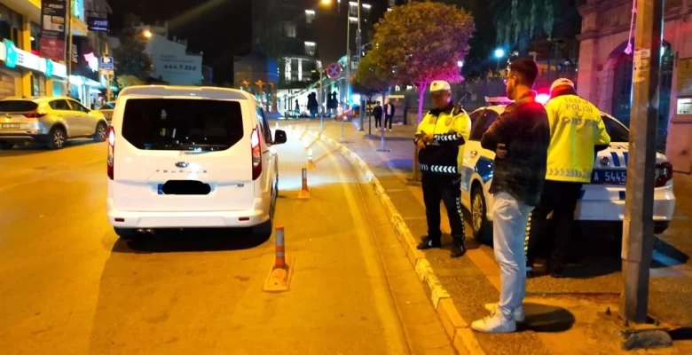 Balıkesir’de Yüksek Sesle Müzik Dinleyen Şoförlere Cezalar Kesildi