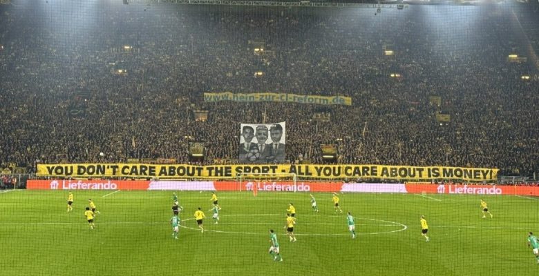 Borussia Dortmund taraftarlarının UEFA protestosu