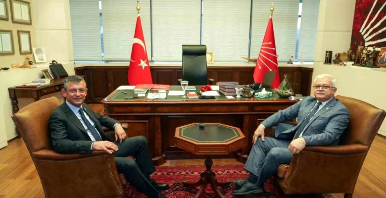 Burhaniye Belediye Lideri Ali Kemal Deveciler CHP Genel Merkezi’nde Özgür Özel’i ziyaret etti