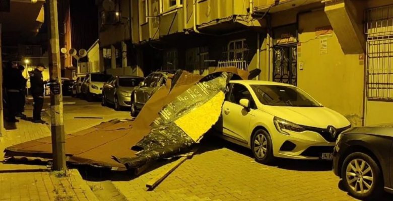 Çatılar uçtu, ağaçlar devrildi… Lodos yürütmedi!