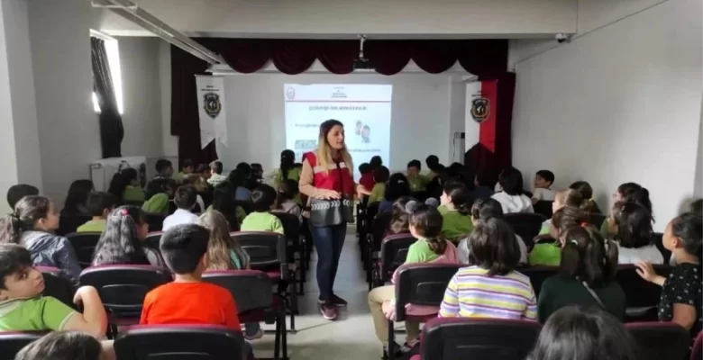 Erzincan’da okullarda güvenlik ve kabahatten korunma eğitimi veriliyor