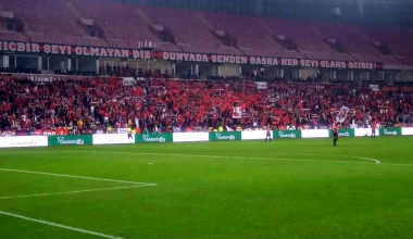Eskişehir Yunusemrespor-Eskişehirspor Maçında Taraftarlar Cumhuriyet Bayramı Coşkusunu Yaşadı