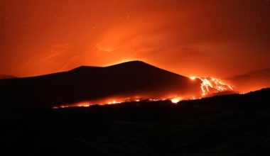 Etna Yanardağı tekrar faaliyete geçti