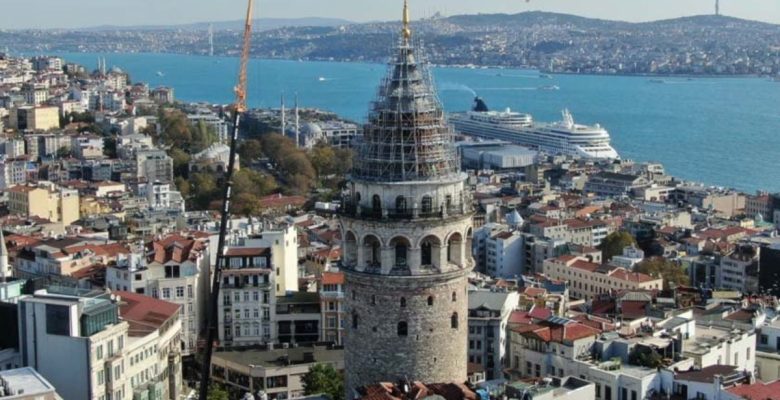 Galata Kulesi’nin 270 kiloluk alemi dört kesim olarak indirilecek