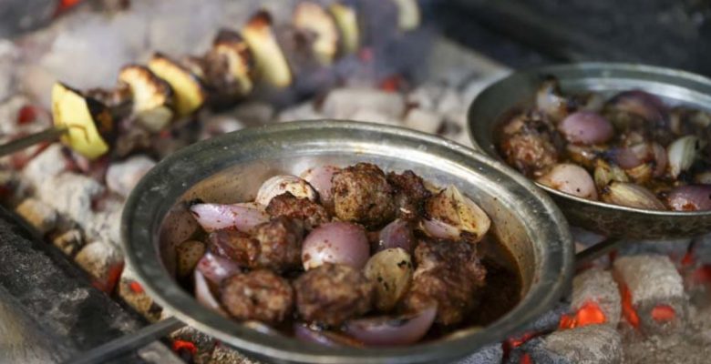 Gaziantep’te kış yemekleri mangal ateşiyle buluştu