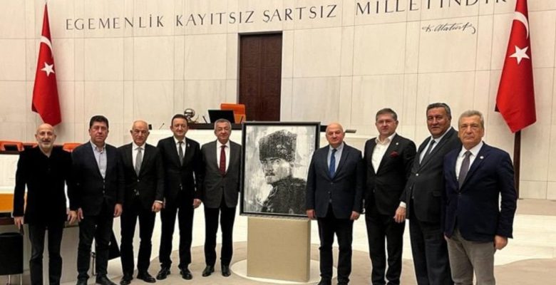 Genel şura salonunu boş bırakmıyoruz