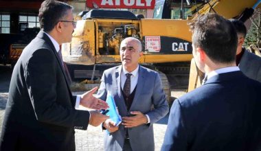 Hakkari Valisi Ali Çelik, Vilayet Özel Yönetimi’nde incelemelerde bulundu