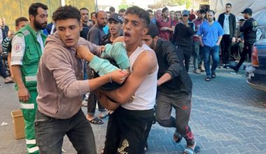 İsrail Gazze’de çocuk hastanesini bombaladı