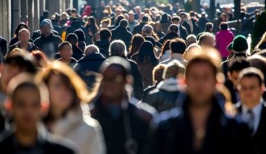 İşsizlikte tepeyi zorluyoruz