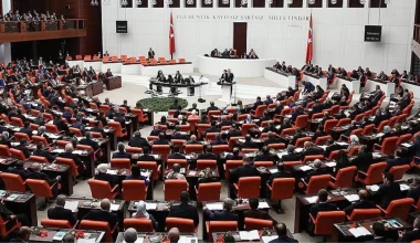 Nebi Hatipoğlu’nun AK Parti’ye geçmesiyle her şey değişti! İşte TBMM’deki yeni sandalye dağılımı