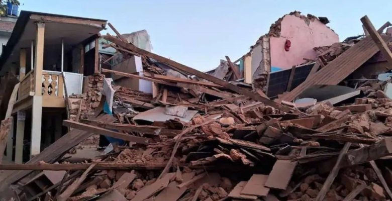 Nepal’deki zelzelede meyyit sayısı artıyor