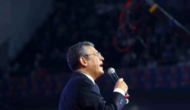 Özgür Özel, CHP Genel Lideri olarak seçildi