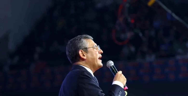 Özgür Özel, CHP Genel Lideri olarak seçildi
